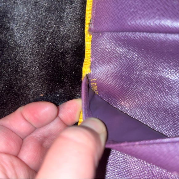 Louis Vuitton epi leather wallet - Picture 7 of 12